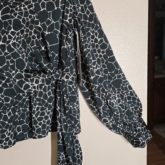 Worthington Black and White Blouse - Picture 3 of 4